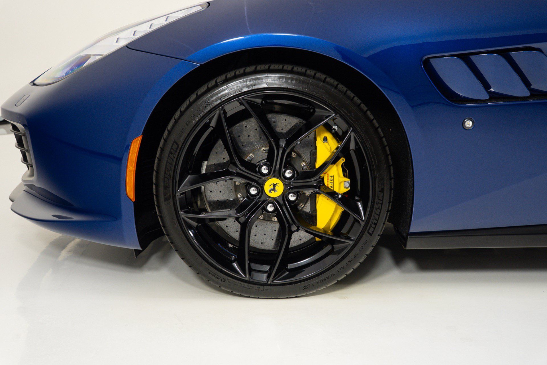 Used 2019 Ferrari GTC4Lusso T RWD image 10