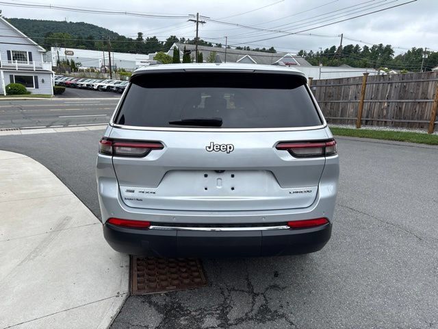 Used 2021 Jeep Grand Cherokee L Laredo w/ Luxury Tech Group I AWD/4WD image 14