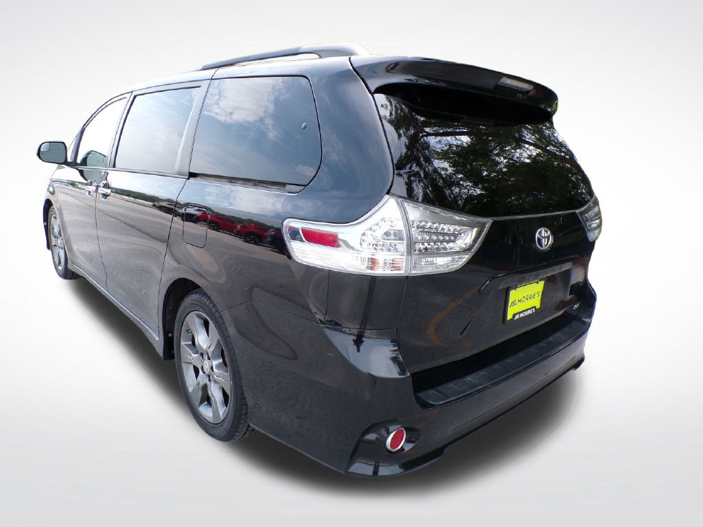 Used 2016 Toyota Sienna SE FWD image 4
