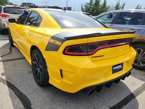 Used 2017 Dodge Charger R/T image 4