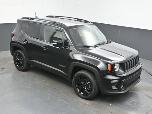 Used 2023 Jeep Renegade Altitude w/ Sun/Sound Group AWD/4WD image 33