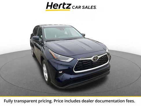 Used 2025 Toyota Highlander LE FWD image 1