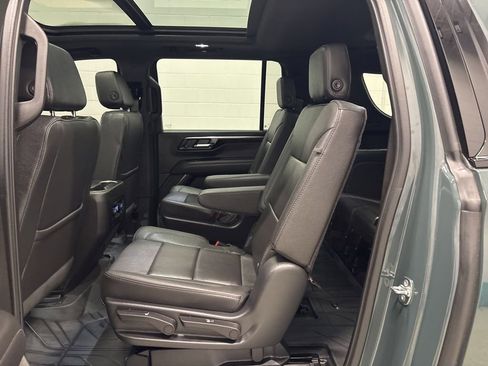 Used 2025 Chevrolet Suburban Z71 w/ Comfort Package AWD/4WD image 32