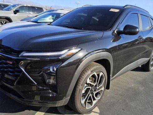 Used 2025 Chevrolet Trax RS w/ Driver Confidence Package image 3