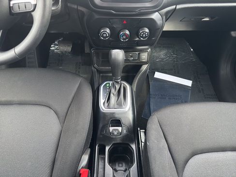 Used 2019 Jeep Renegade Sport image 16