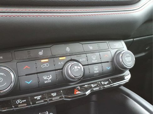Used 2025 Dodge Durango GT AWD/4WD image 11