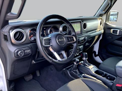 Used 2021 Jeep Wrangler Unlimited Sahara AWD/4WD image 15