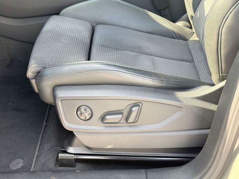 Used 2023 Audi Q5 e Premium Plus w/ Premium Plus Package AWD/4WD image 14