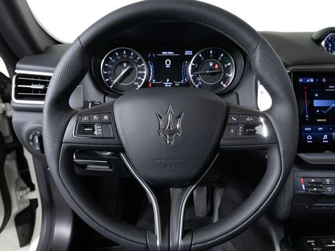 Used 2023 Maserati Ghibli Modena image 22