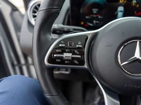 Used 2023 Mercedes-Benz GLB 250 4MATIC image 19
