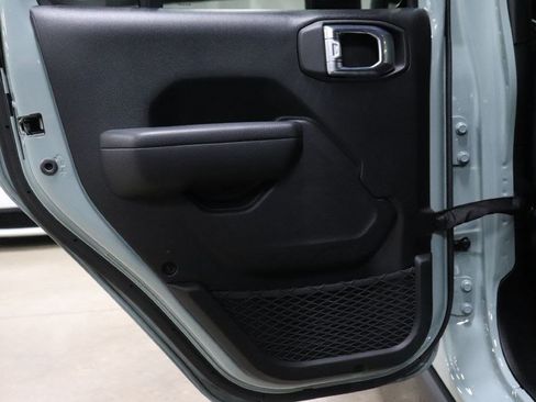 Used 2024 Jeep Wrangler Unlimited AWD/4WD image 16