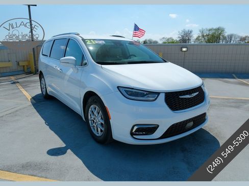 Used 2021 Chrysler Pacifica Touring-L FWD image 1