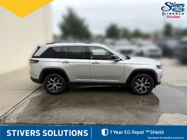 Used 2023 Jeep Grand Cherokee Limited AWD/4WD image 5