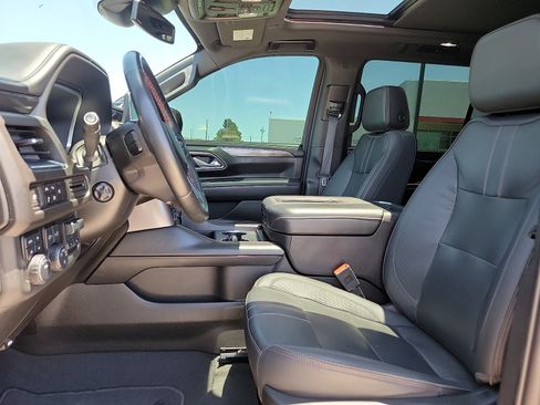 Used 2023 Chevrolet Suburban RST w/ Luxury Package AWD/4WD image 12