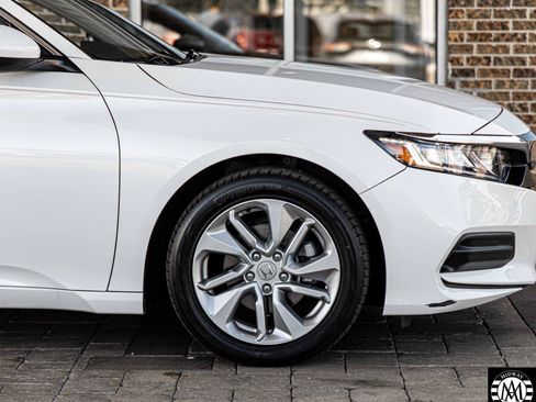 Used 2018 Honda Accord LX image 19