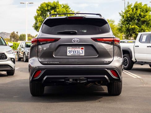 Used 2024 Toyota Highlander XLE image 11