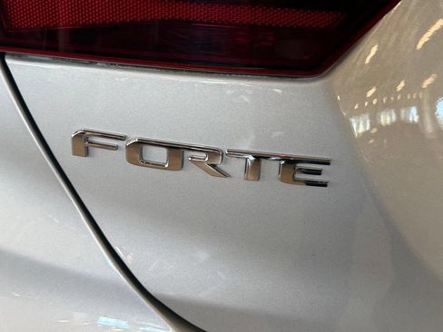 Used 2021 Kia Forte LXS FWD image 23