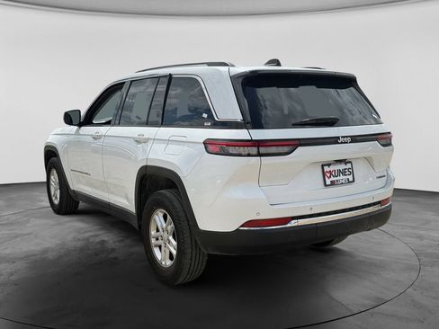 Used 2024 Jeep Grand Cherokee Laredo RWD image 8