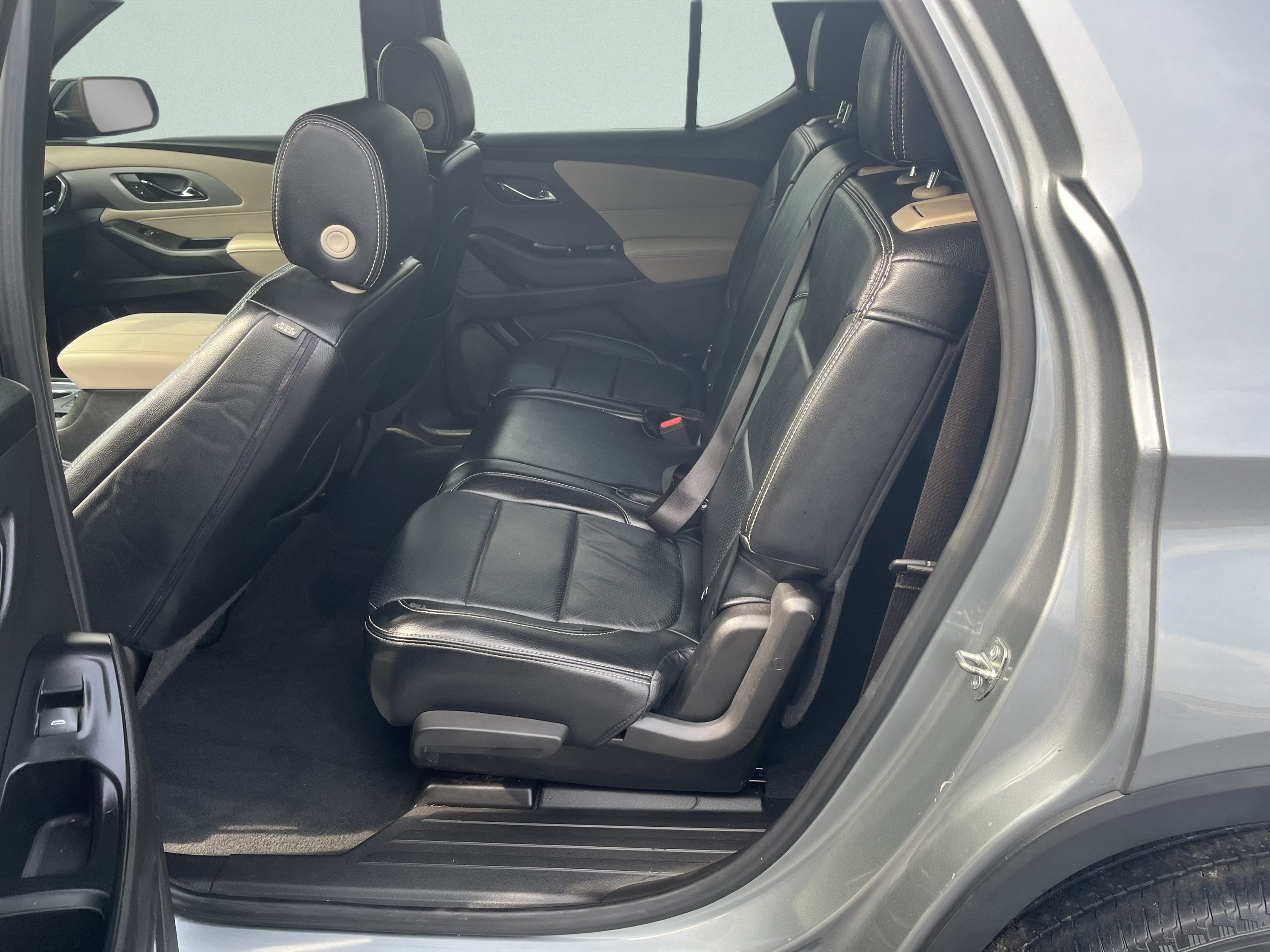 Used 2023 Chevrolet Traverse LS FWD image 14