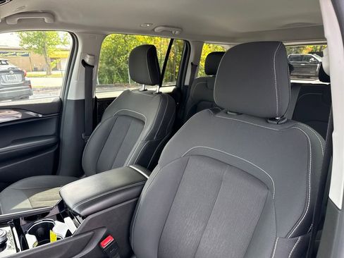 Used 2022 Jeep Grand Cherokee Laredo w/ Luxury Tech Group I image 10