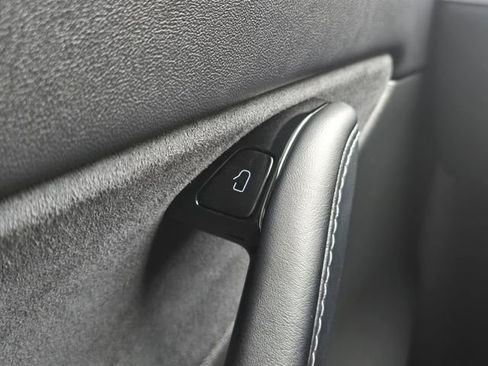 Used 2020 Tesla Model Y Long Range image 32