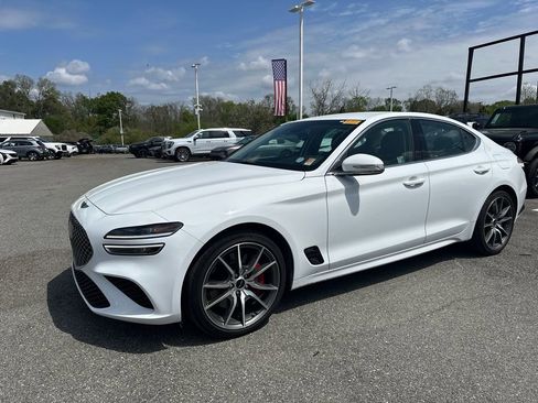 Used 2025 Genesis G70 2.5T image 3