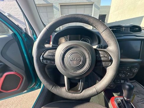 Used 2022 Jeep Renegade Trailhawk AWD/4WD image 16