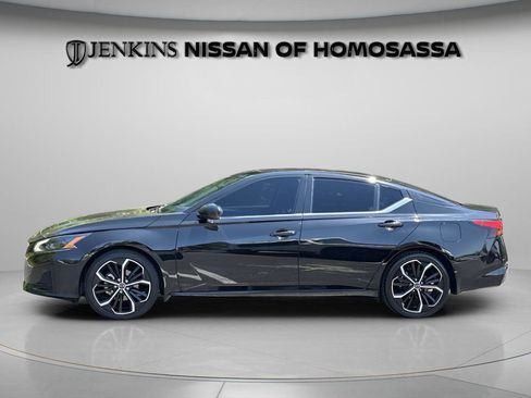 Certified 2024 Nissan Altima 2.5 SR w/ SR Premium Package FWD image 9