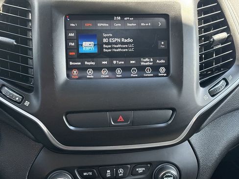 Used 2019 Jeep Cherokee Latitude image 32