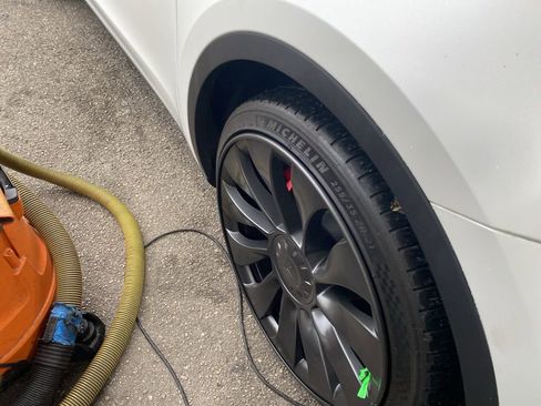 Used 2023 Tesla Model Y Long Range image 2