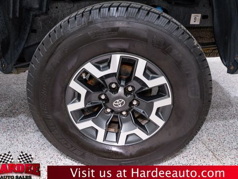 Used 2019 Toyota Tacoma TRD Off-Road image 10