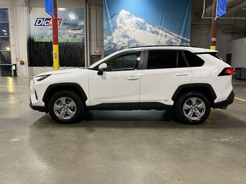 Used 2025 Toyota RAV4 XLE image 2