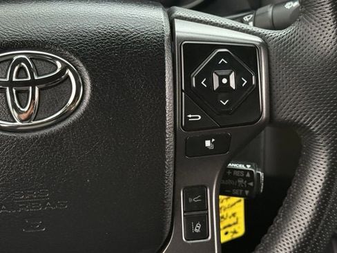 Used 2022 Toyota Tacoma TRD Sport image 15