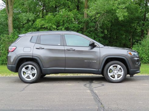 Certified 2023 Jeep Compass Latitude AWD/4WD image 2