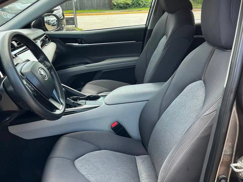 Used 2020 Toyota Camry LE FWD image 17