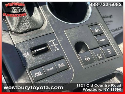 Used 2024 Toyota Highlander XLE image 35