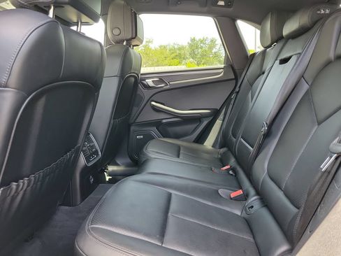 Used 2021 Porsche Macan AWD/4WD image 16