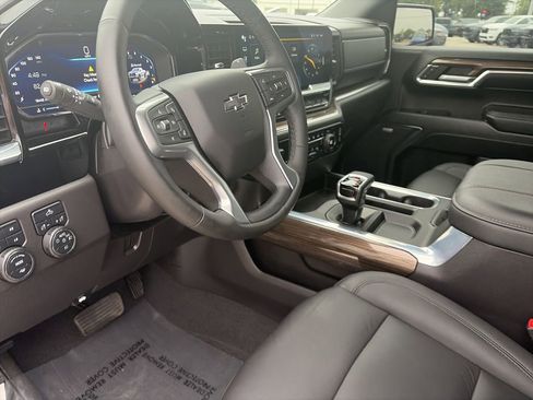 Used 2024 Chevrolet Silverado 1500 LT Trail Boss w/ Convenience Package II AWD/4WD image 11
