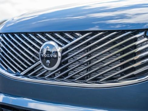 New 2026 Volvo XC90 T8 Plus w/ Protection Package Premier image 12