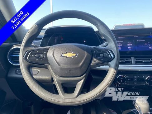 Used 2025 Chevrolet Trax LT FWD image 21