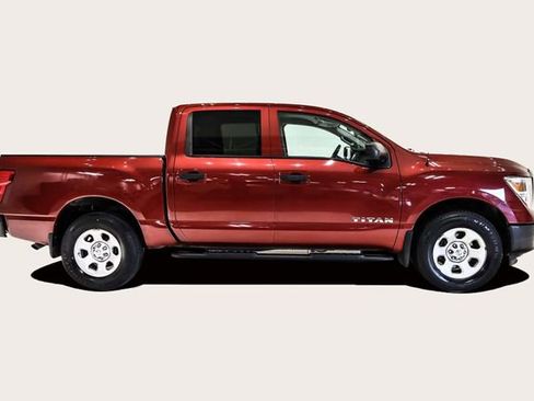 Used 2017 Nissan Titan S image 4