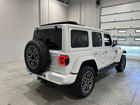 Used 2022 Jeep Wrangler Unlimited Sahara image 6