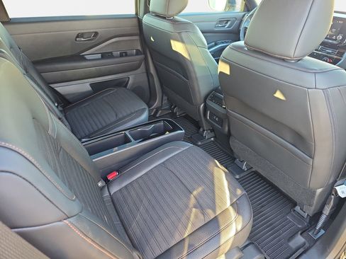 Used 2025 Nissan Pathfinder Rock Creek image 11