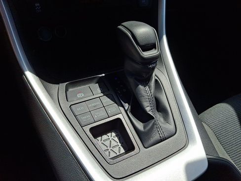 Used 2022 Toyota RAV4 LE AWD/4WD image 17