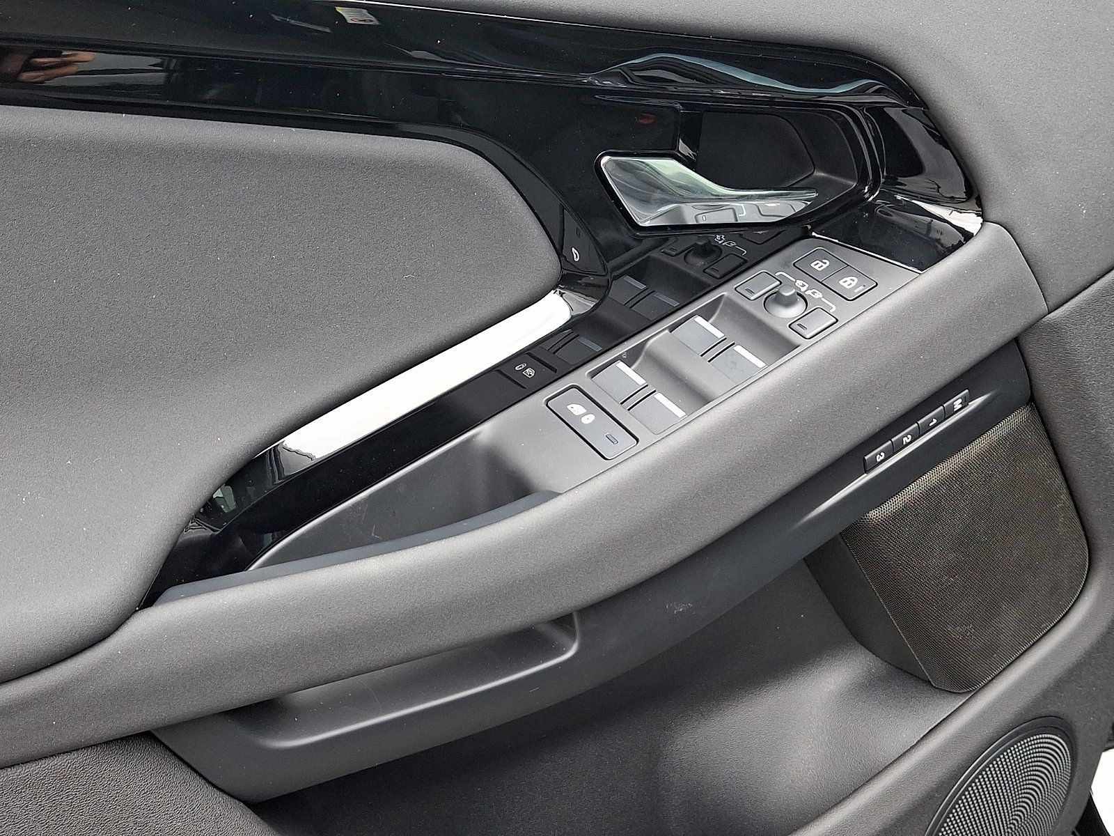 New 2026 Land Rover Range Rover Evoque S AWD/4WD image 9