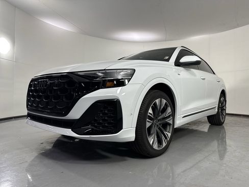 Used 2025 Audi Q8 Premium Plus w/ Premium Plus Package image 31