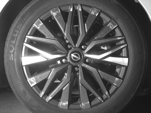 Used 2025 Nissan Altima 2.5 SV FWD image 13