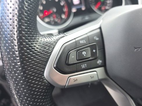 Used 2021 Volkswagen Atlas Cross Sport SE w/ Panoramic Sunroof Package image 14