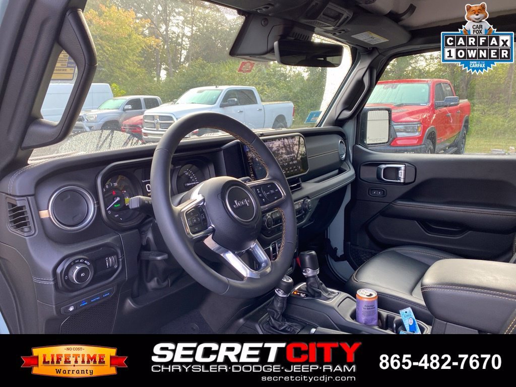 Used 2024 Jeep Wrangler Unlimited Sahara w/ Technology Group AWD/4WD image 13