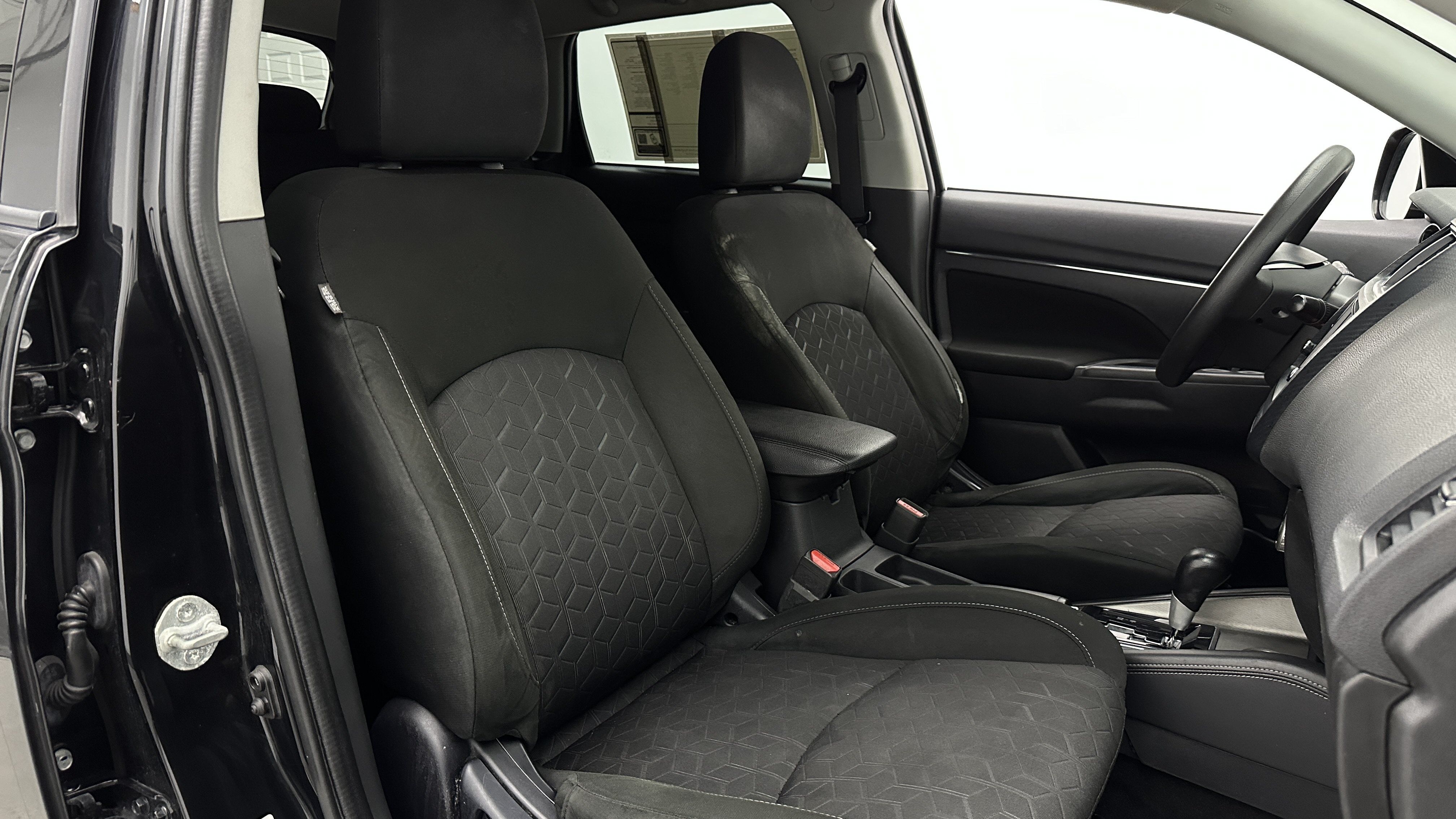 Used 2023 Mitsubishi Outlander Sport AWD image 34